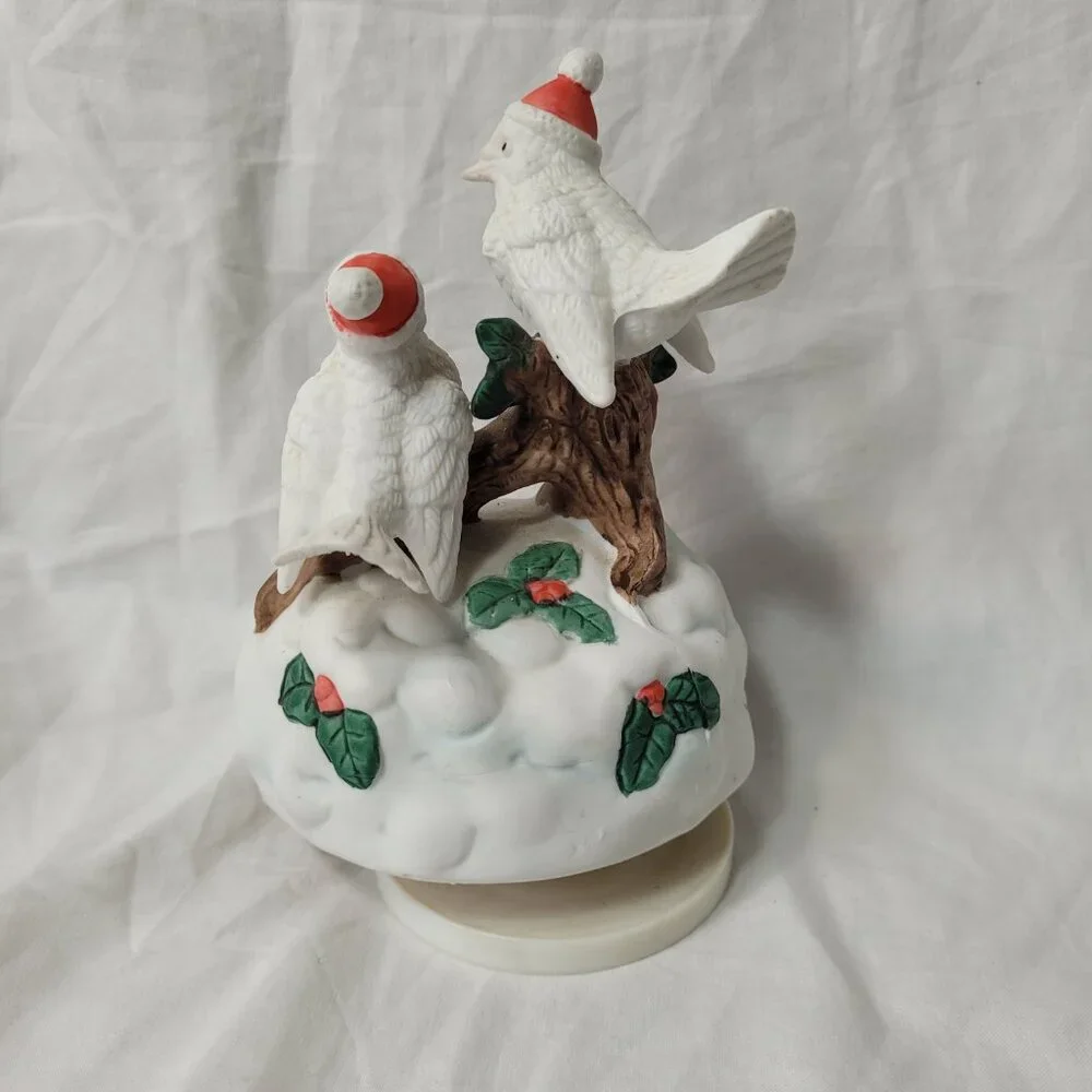 Dove Snowbirds Musical Figurine Christmas Mistle Toe Deck the Halls Song Vintage